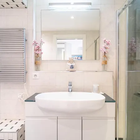 Апартаменты Rue D'antibes Premium 2 Bdr 2 Baths Exclusive Olam