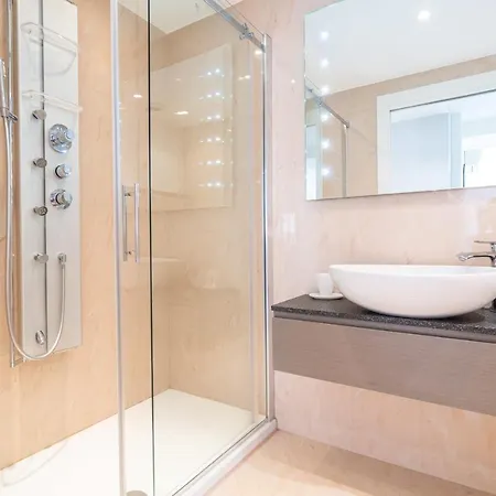 Апартаменты Rue D'antibes Premium 2 Bdr 2 Baths Exclusive Olam